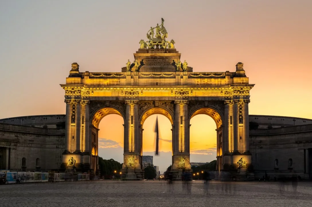 symbolising travel to Belgium via Brussels