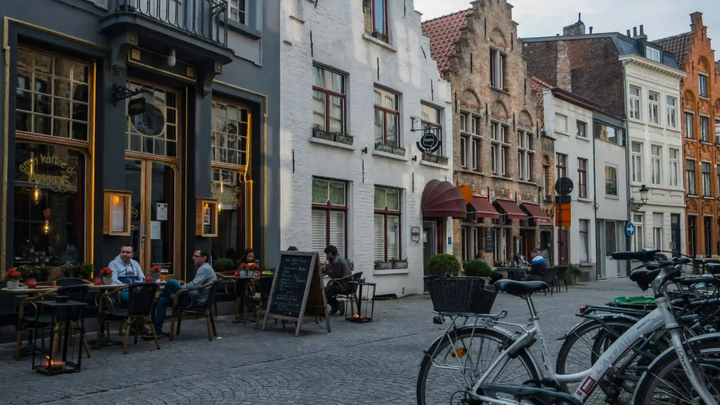 Gezellige straat in Belgische oude stad