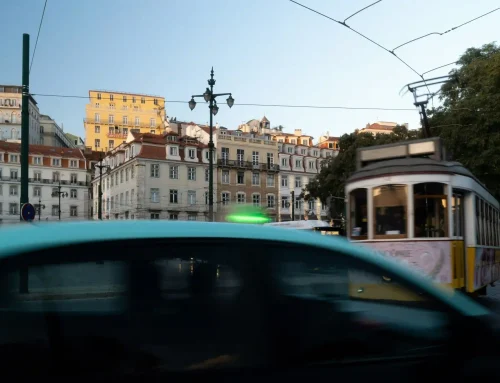 Airport Transfers vs Local Taxis: Which Is the Better Choice for Your Journey?