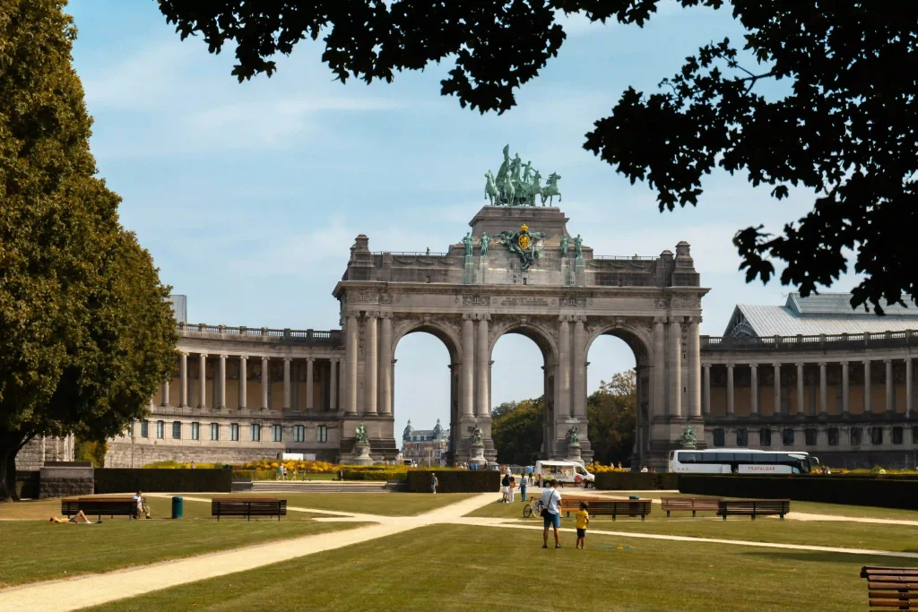Koele zomerdag in het Jubelpark in Brussel